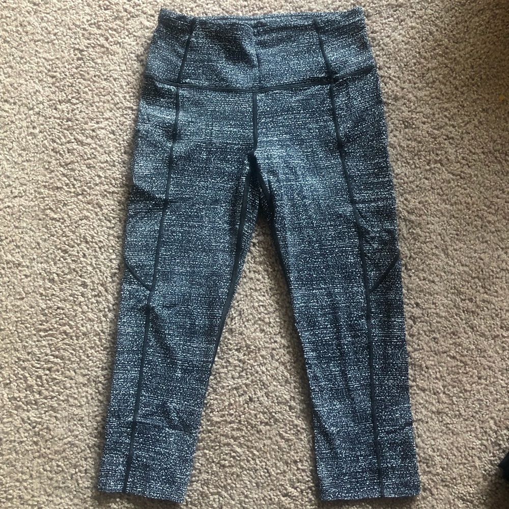 LULULEMON cropped running tights size 6